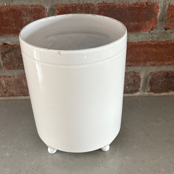 Elegant White Utensil Holder - Picture 2 of 4